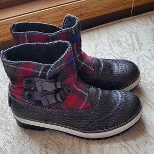 UGG Marais 1001797 Buckle Plaid Snow Boots Sz US 8